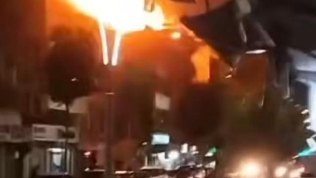 Batman'da ortalık savaş alanına döndü! Terasta mangal ateşi yaktılar, tüp patladı