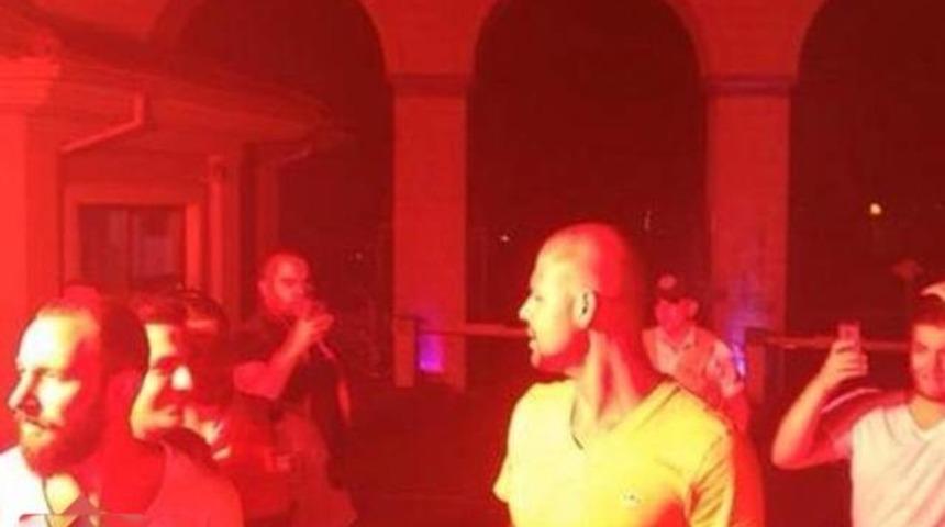 Taraftar Melo'nun evinde