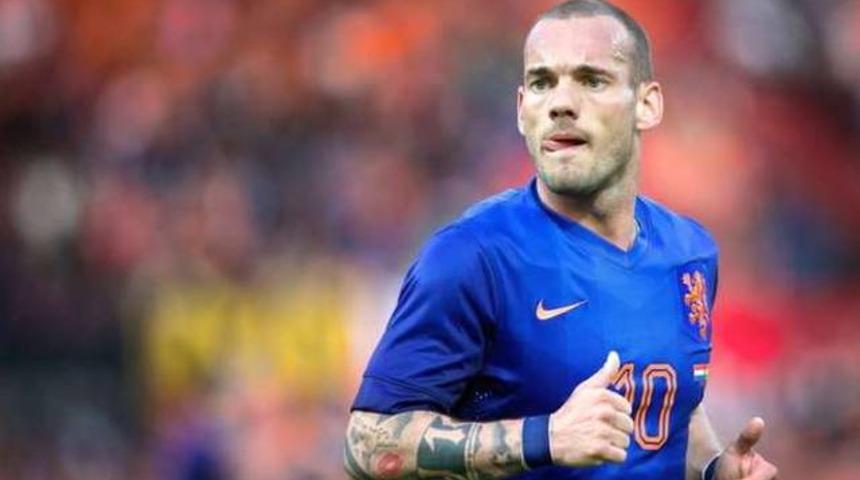 Sneijder &ccedil;ıldırdı! &Ccedil;ek yenilgisi sonrası...