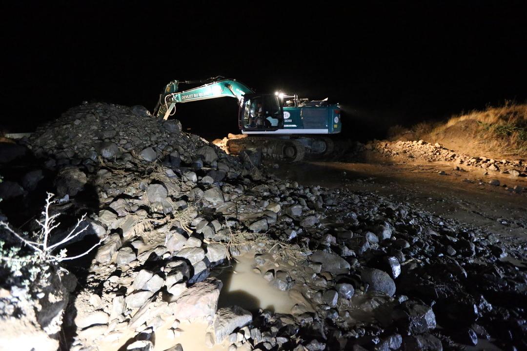 1200xauto Kars'ta sel ve heyelan felaketi: 9 köy büyük hasar gördü! Evler sular altında kaldı
