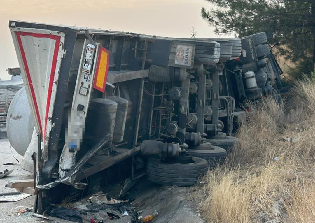Mersin de feci kaza! Yolcu otobüsü tıra arkadan çarptı: Çok sayıda yaralı var 3
