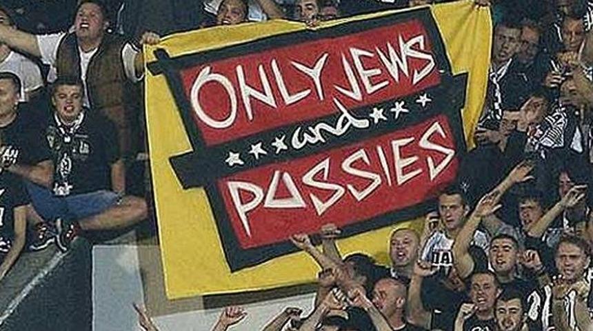 Tottenham taraftarından olay pankart