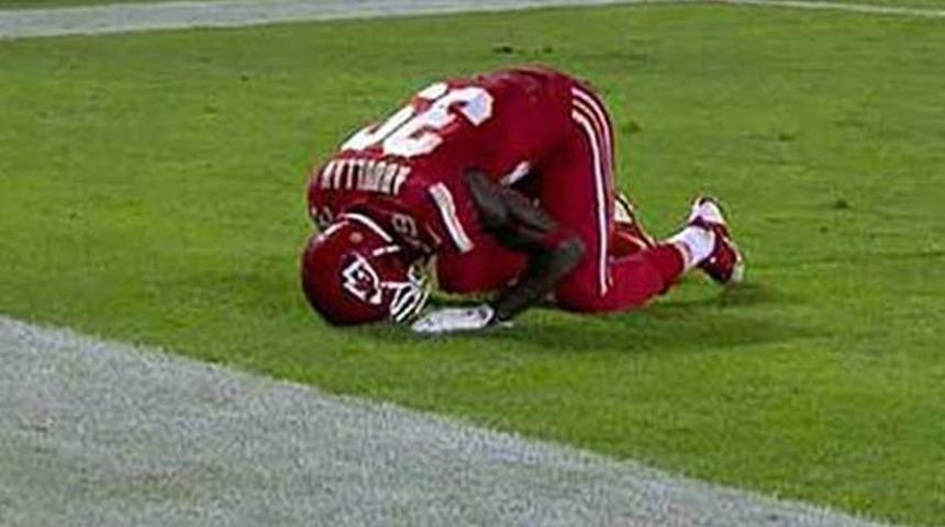 ABD'de M&uuml;sl&uuml;man futbolcuya 'dua' cezası