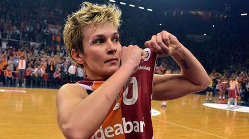 Işıl Alben Fenerbah&ccedil;elilerle kapıştı