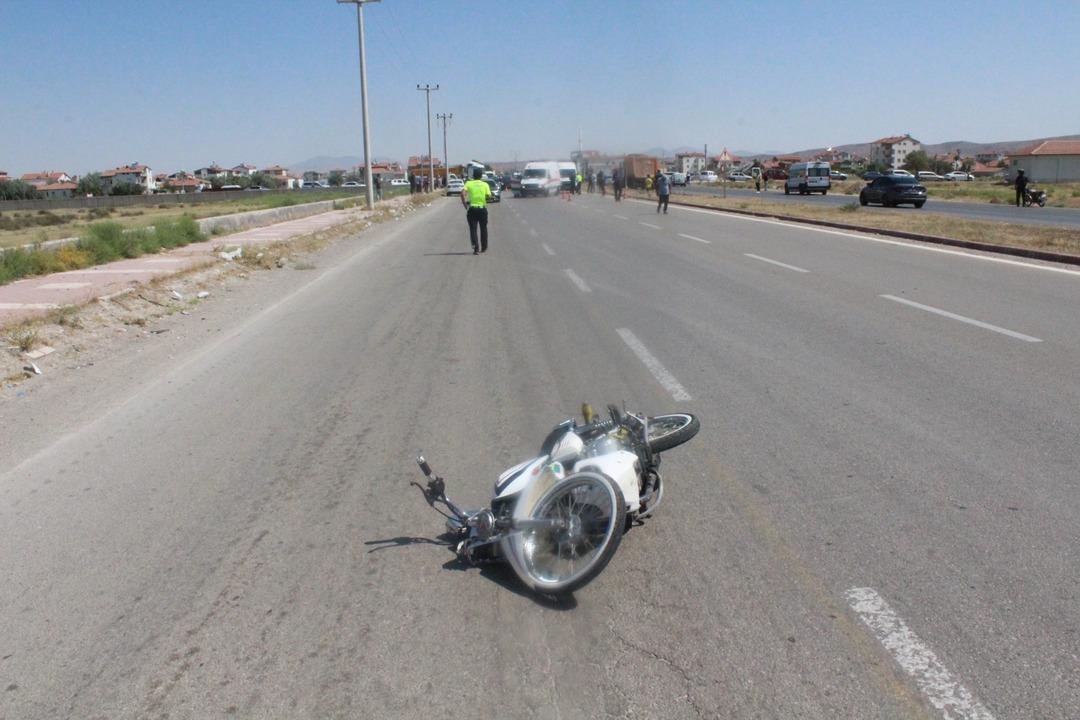 Ehliyetsiz sürücü faciası: Dur ihtarına uymadı, polis memuruna çarptı! 2