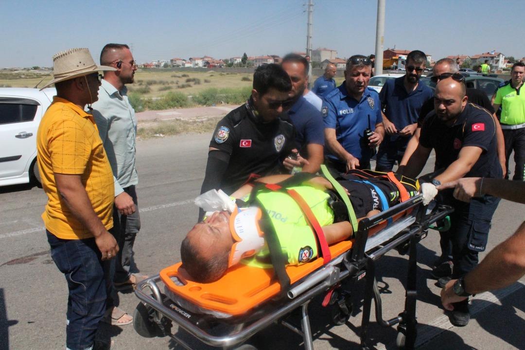 Ehliyetsiz sürücü faciası: Dur ihtarına uymadı, polis memuruna çarptı! 1