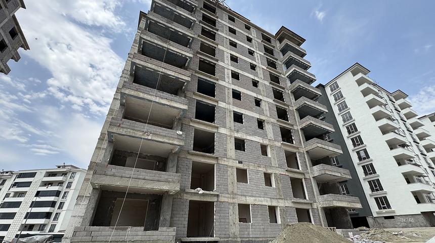 Elazığ'da inşaattan düşen işçi öldü