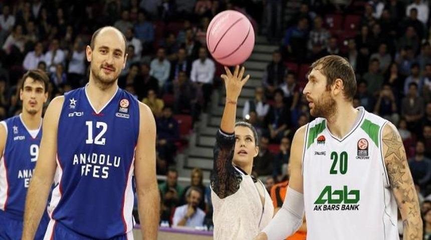 Beren Saat'ten pembe atış