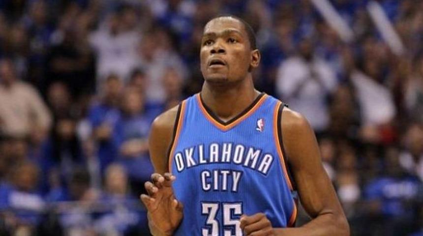 Kevin Durant'in ayağında kırık