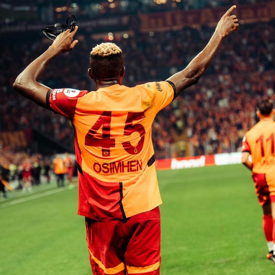 Aziz Yıldırım dan Victor Osimhen açıklaması! "Fenerium a gitmiş 45 numaralı forma almış" 1