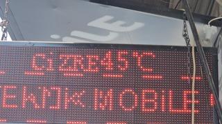 Şırnak'ta aynı anda iki mevsim yaşandı: Bir yanda kavurucu sıcak, diğer yanda yağmurun getirdiği serinlik