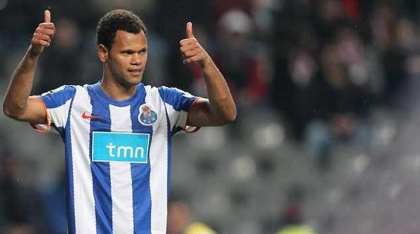 Bruno Alves gidiyor yerine Porto'dan Rolando geliyor