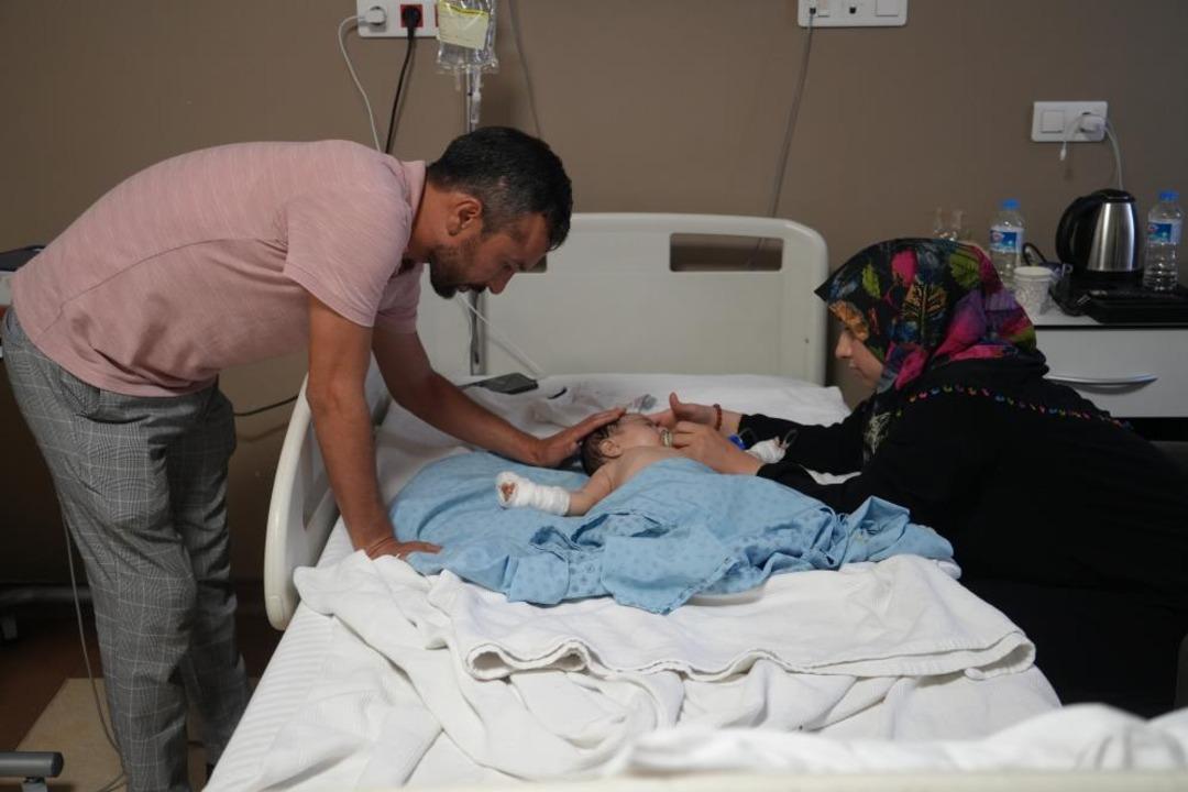 Hastanede skandal: Makasla 3 aylık bebeğin parmağını kesti! 4