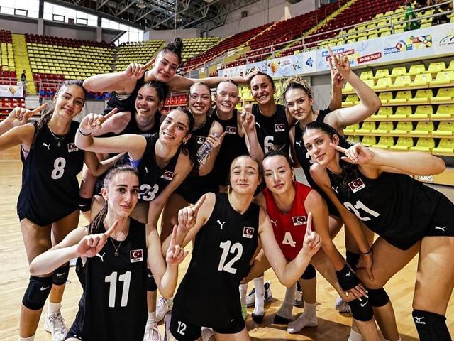 18 Yaş Altı Kız Voleybol Milli Takımı EYOF şampiyonu