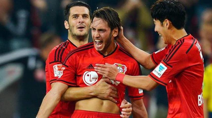 Hakan &Ccedil;alhanoğlu ağır hakarete maruz kaldı!