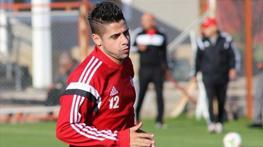 Beşiktaş'ta sağ beke operasyon