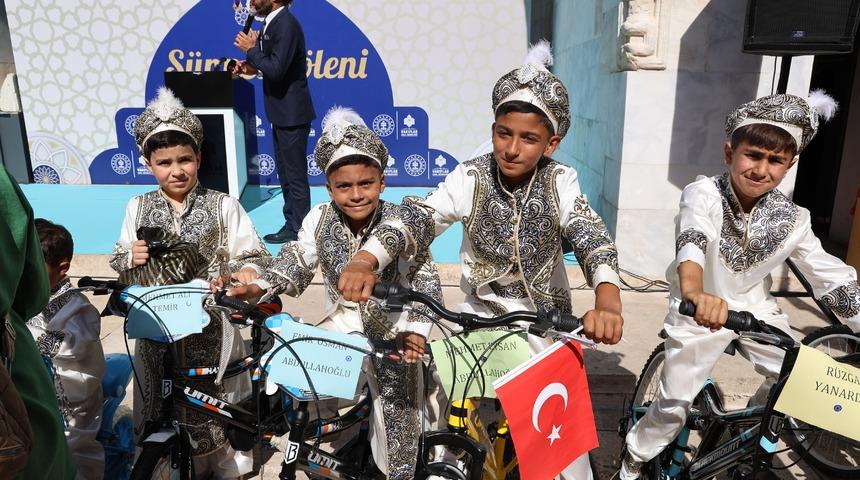 529 yıllık sünnet geleneği Sivas'ta yaşatıldı, 34 çocuk doyasıya eğlendi