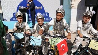 529 yıllık sünnet geleneği Sivas'ta yaşatıldı, 34 çocuk doyasıya eğlendi