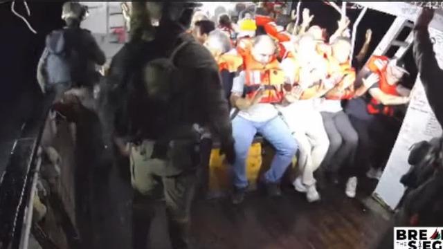 Dünya bu görüntüleri konuşuyor! İsrail ordusu, Gazze Şeridi'ne insani yardım götüren Hanzala gemisine müdahale etti! Askerler gemiye çıktı