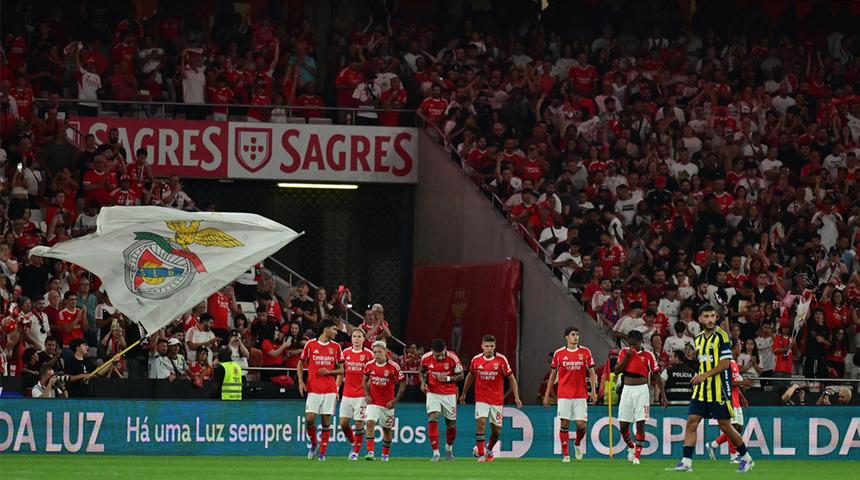 Fenerbahçe Eusebio Kupası maçında Benfica'ya 3-2 yenilerek kupayı Benfica'ya verdi! 