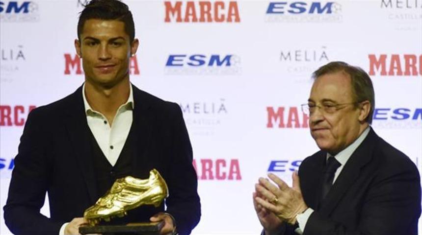 Cristiano Ronaldo altın ayakkabısını aldı