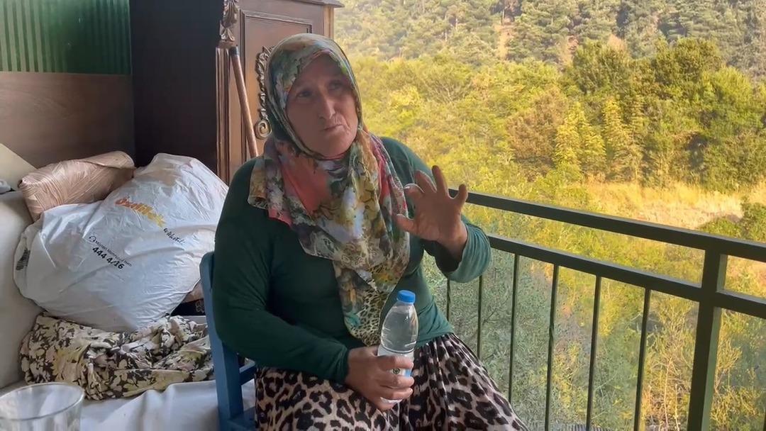 1200xauto Alevlerin arasında kaldı! Bursa'da orman yangınını söndürmeye çalışıyordu: "Çocuklarım yanacak diye çok korktum"