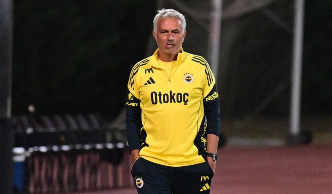 Jose Mourinho transferlerin gelmemesine dayanamadı! Maç sonunda Ali Koç a açık açık mesaj gönderdi 3