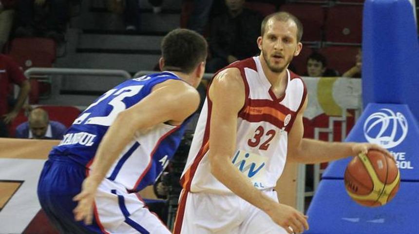 Galatasaray son anda Efes'i yıktı