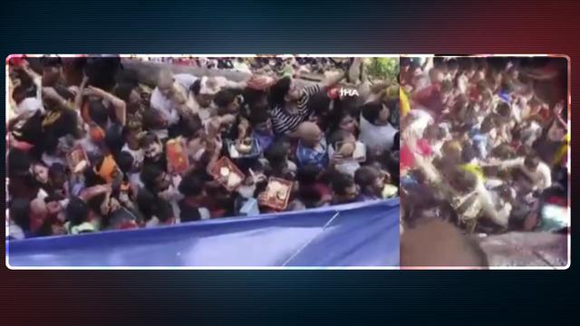 Hindistan'da tapınakta izdiham! Çok sayıda ölü ve yaralı var