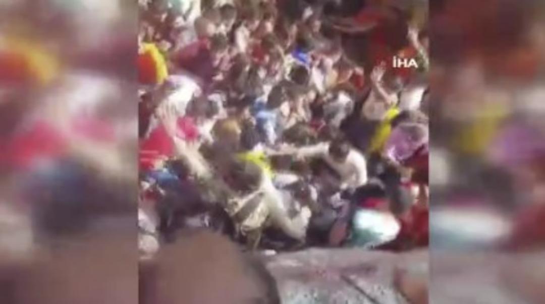 Hindistan da tapınakta izdiham! Çok sayıda ölü ve yaralı var 2