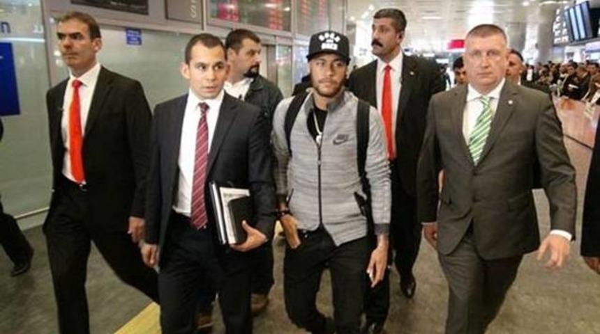 Neymar İstanbul'a geldi