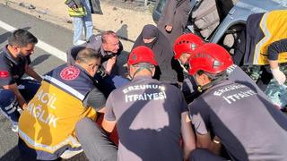 İtfaiye araçta sıkışan 5 kişiyi çıkardı