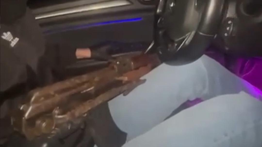 1200xauto Yer: Ataşehir... Kalaşnikofu çıkarıp oto galeriye kurşun yağdırdı! O anlar kamerada