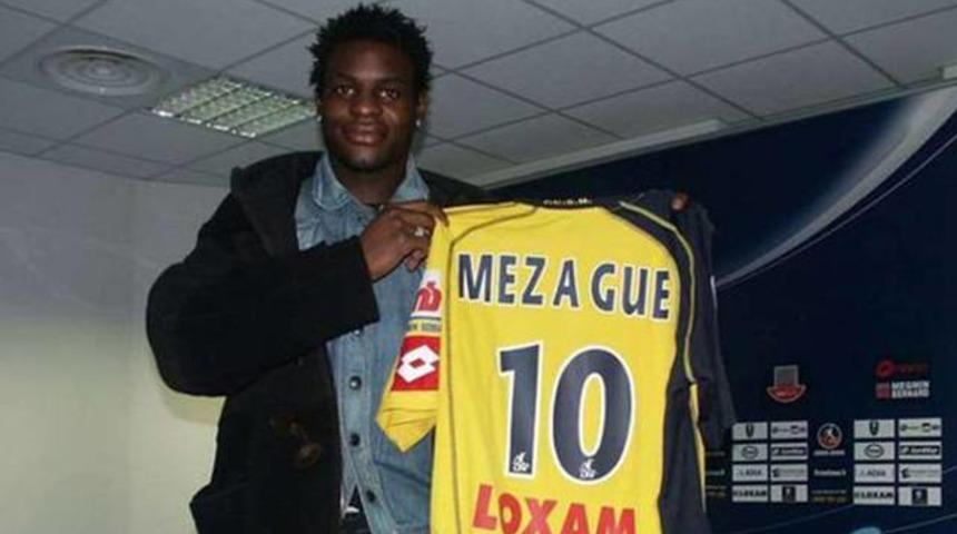 Milli futbolcu evinde ölü bulundu