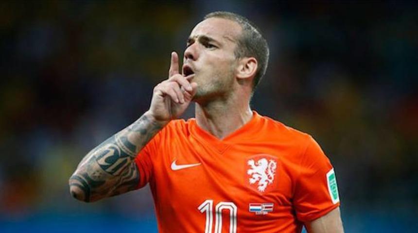 Sneijder sonunda patladı: Aptallar