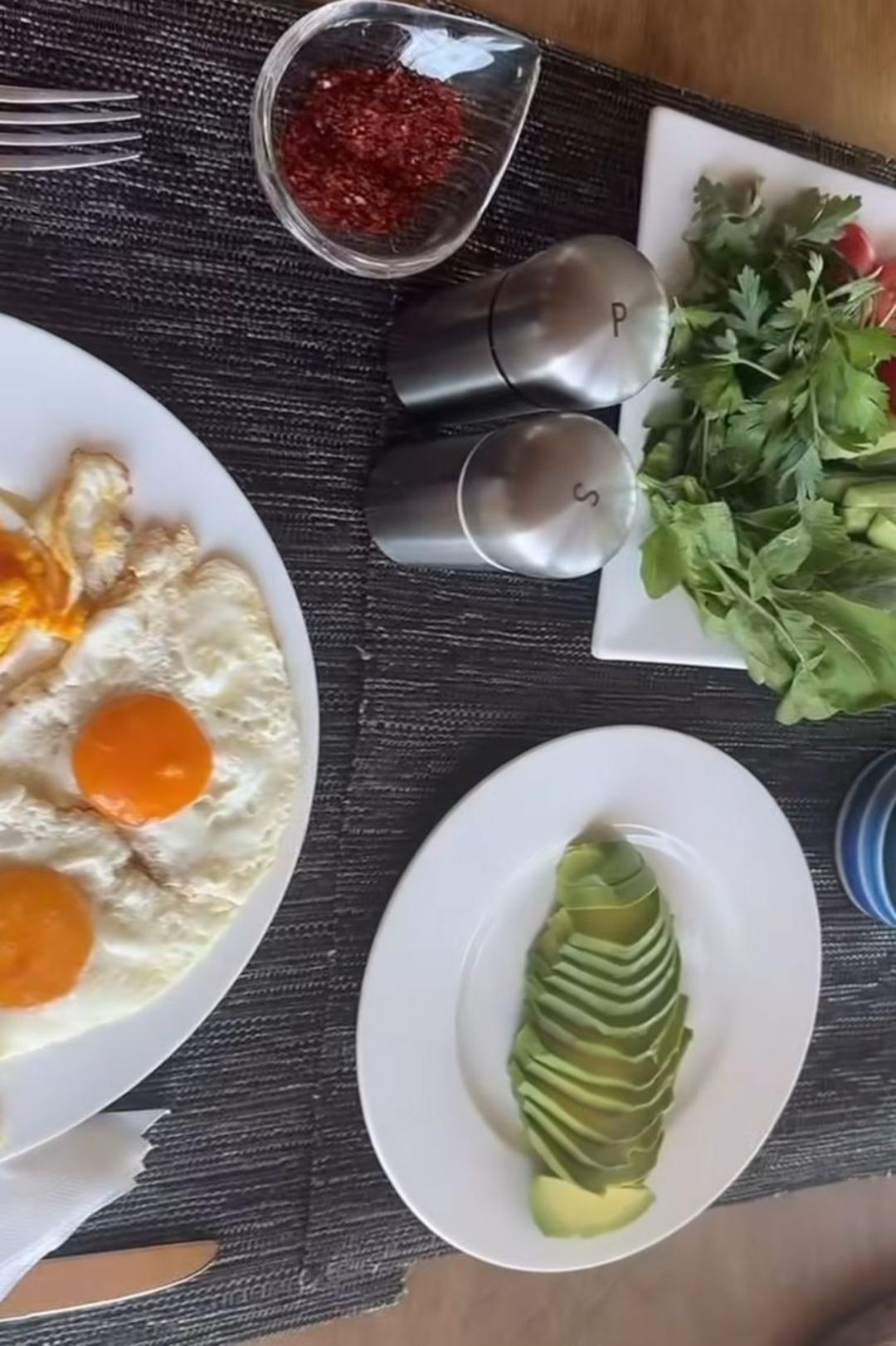 Çağla Şıkel den sonra Defne Samyeli nin kahvaltısı gündemde! 