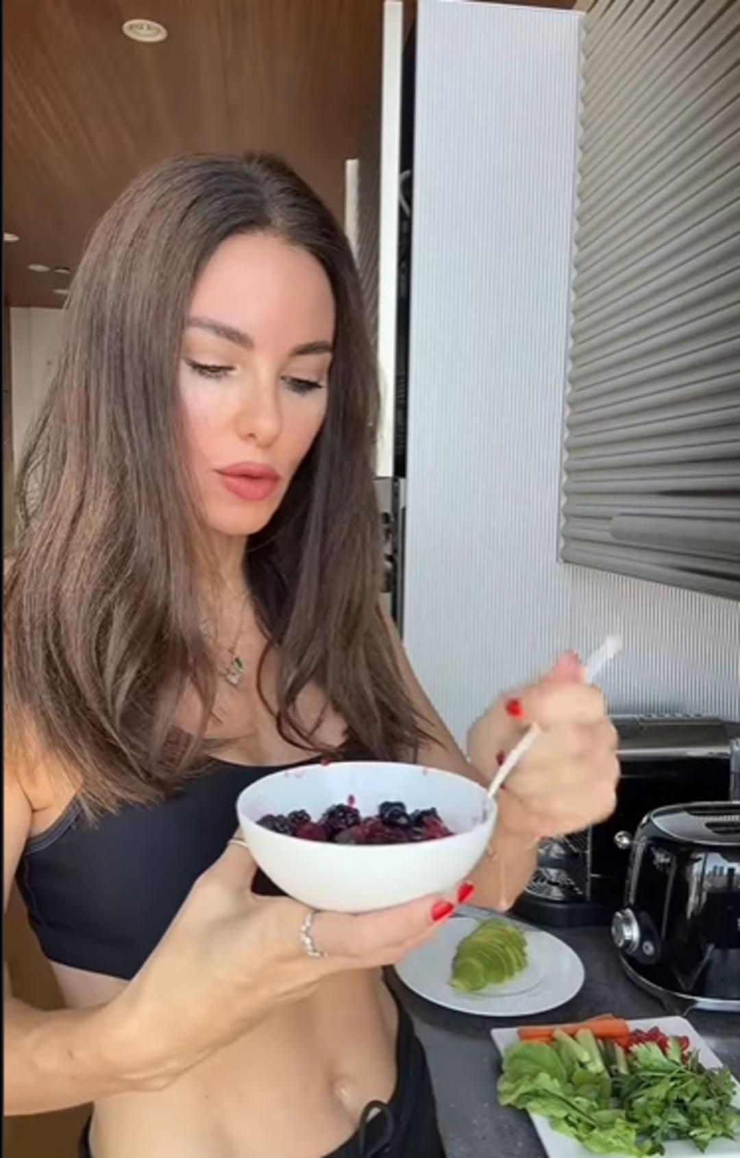 Çağla Şıkel den sonra Defne Samyeli nin kahvaltısı gündemde! 