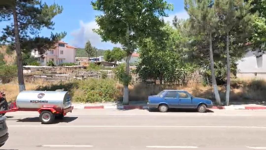 Alevler durmak bilmiyor! Kontrol altına alınmıştı alevler yine canlandı... Yardım çağrısı yapıldı, yol trafiğe kapatıldı 4