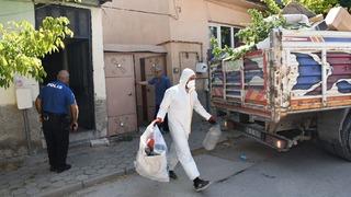 Eskişehir'de apartman dairesinden 2,6 ton çöp çıkarıldı