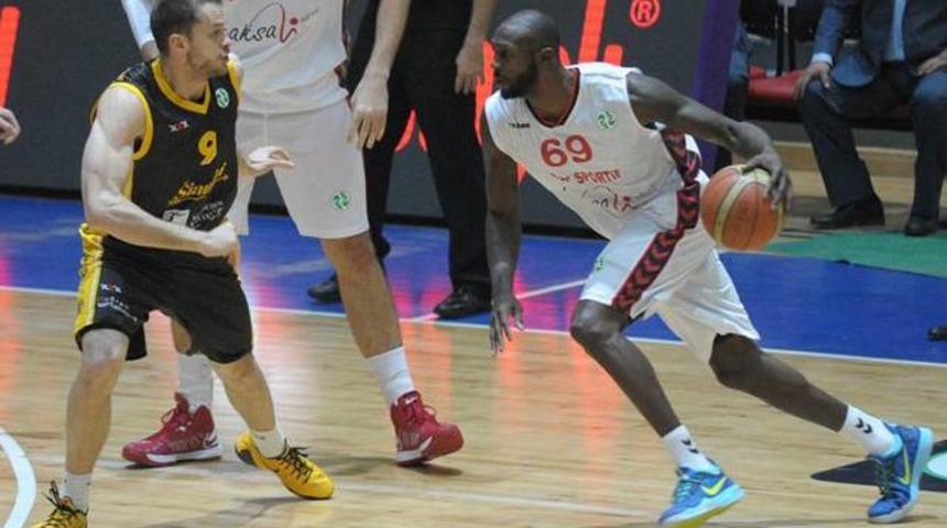 Uşak Sportif, evinde rahat