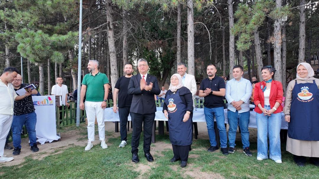Gediz Tarhana Festivali: En iyi tarhanayı jüriye beğendirmek için yarıştılar: Tarhananın kokusu, kıvamı, lezzeti ve görselliğine göre puan aldı... 2