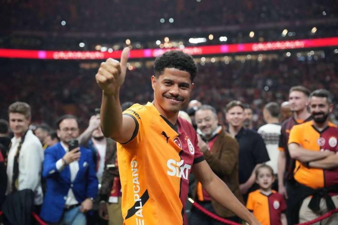 Galatasaray ın Brezilyalı oyuncusu Gabriel Sara için İngilizler sıraya girdi! M.United yöneticileri hafta içi İstanbul a geliyor... 1