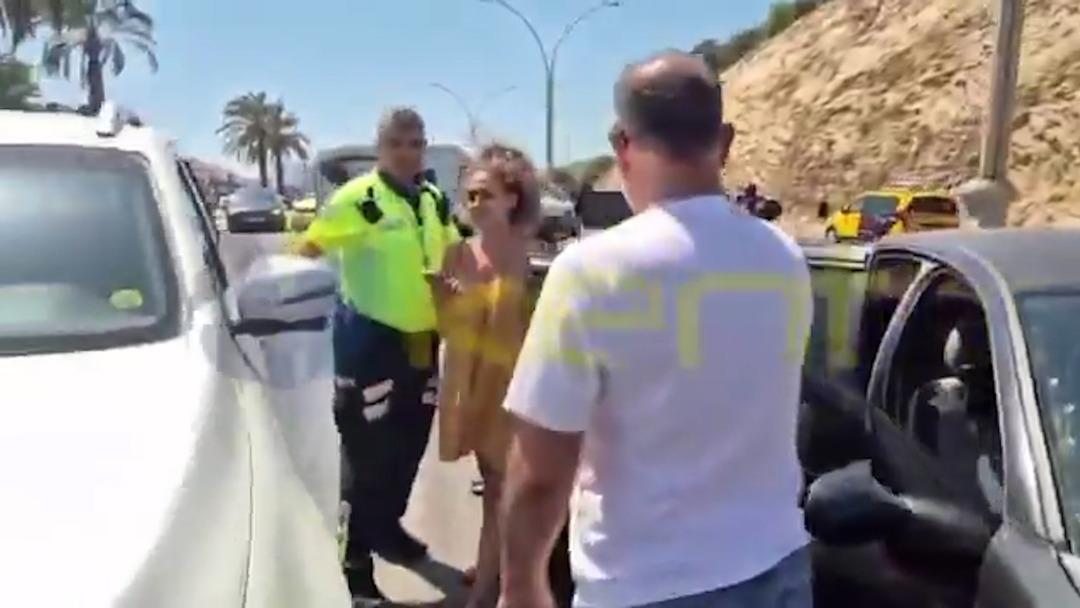Dilan Çıtak Bodrum’da gergin anlar yaşadı: Polisin üzerine araç sürdü, havaya ateş açıldı! Dilan ağlayarak video paylaştı... 4