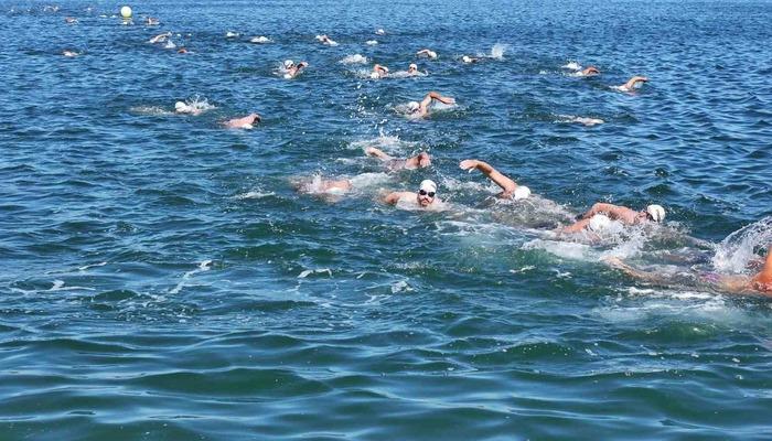 700x400 Terme’de açık su yüzme yarışması renkli görüntülere sahne oldu