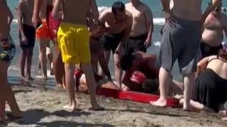 Samsun’da denizde boğulma tehlikesi geçiren genç hastanelik oldu