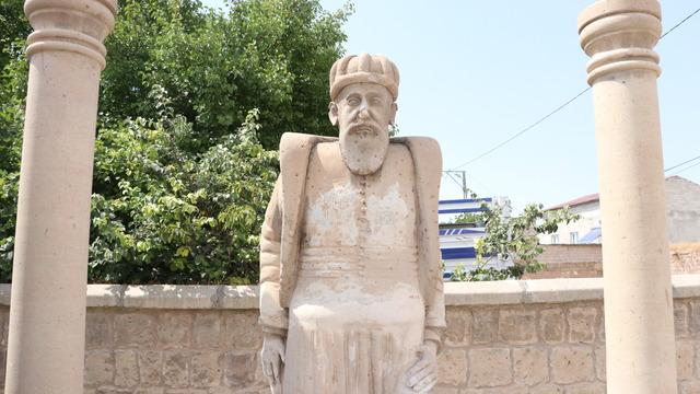Mimar Sinan'ın doğup büyüdüğü mahallede tahrip edilen heykeli onarıldı