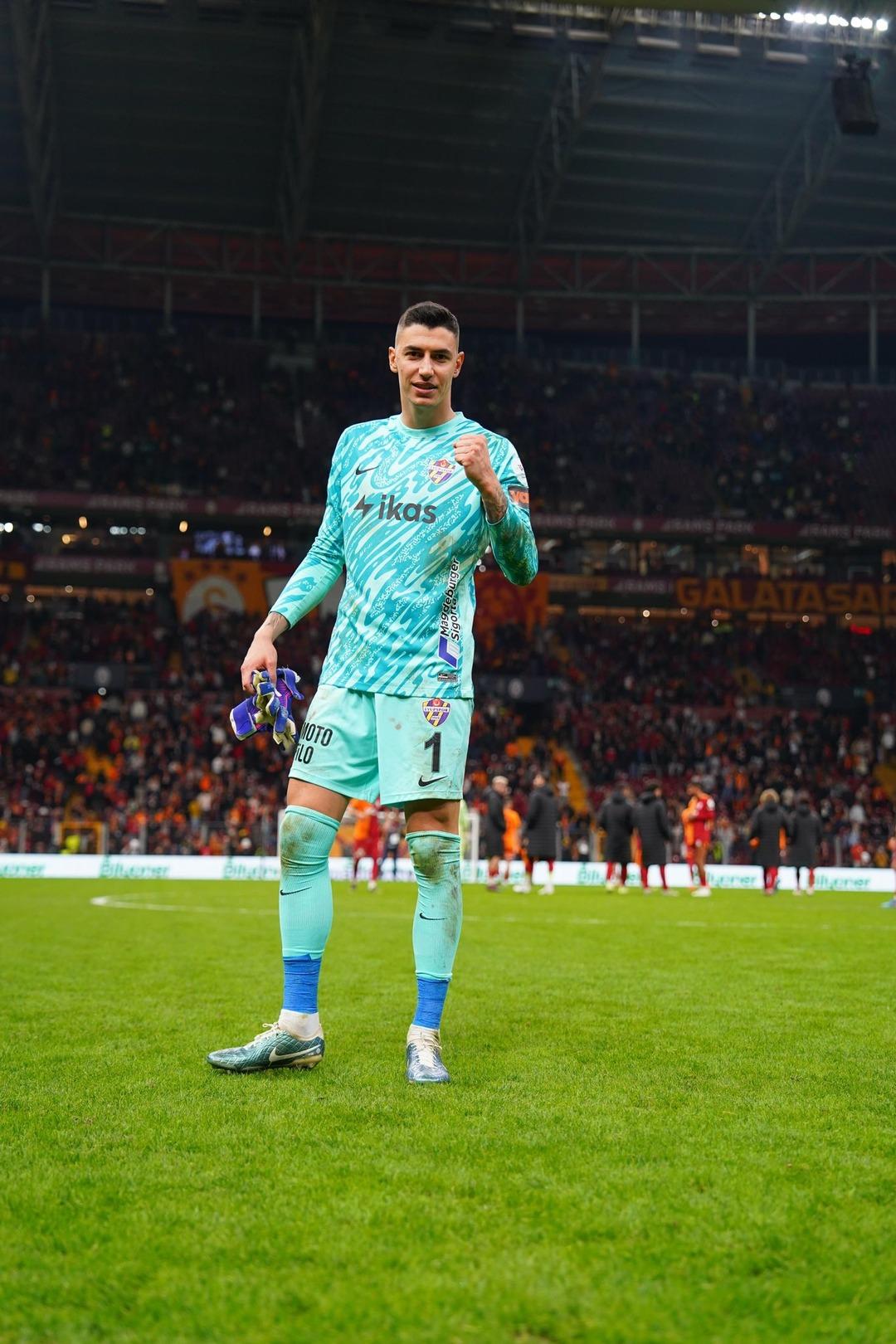 Eyüpspor Asbaşkanı Fatih Kulaksız dan Berke Özer için skandal iddialar! ‘‘Hülleli teklif aldık’’ sözleri gündeme bomba gibi oturdu... 1