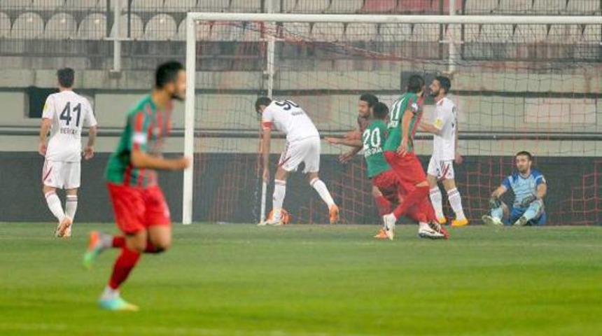 İzmir derbisinde Karşıyaka g&uuml;ld&uuml;