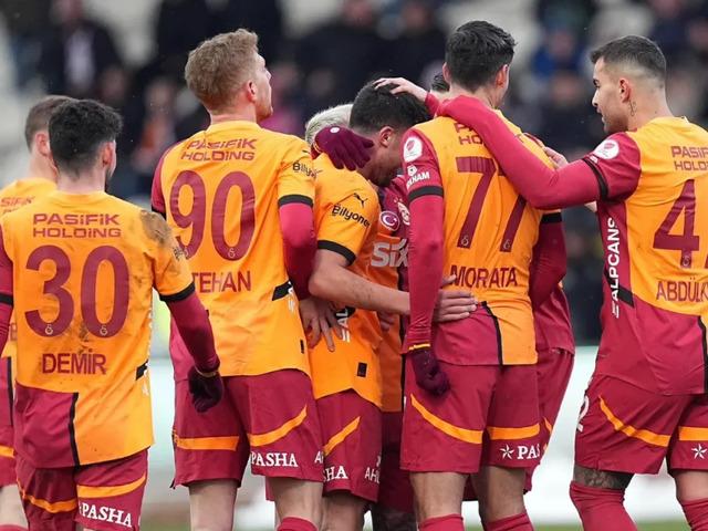 Başka takımla anlaştı ama Galatasaray izin vermiyor!