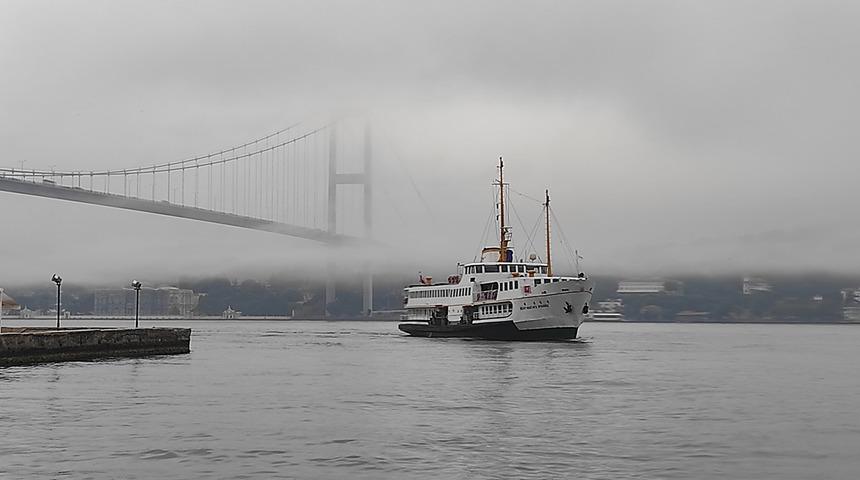 İstanbul Boğazı’nda sis etkili oluyor! Görüş mesafesi düştü